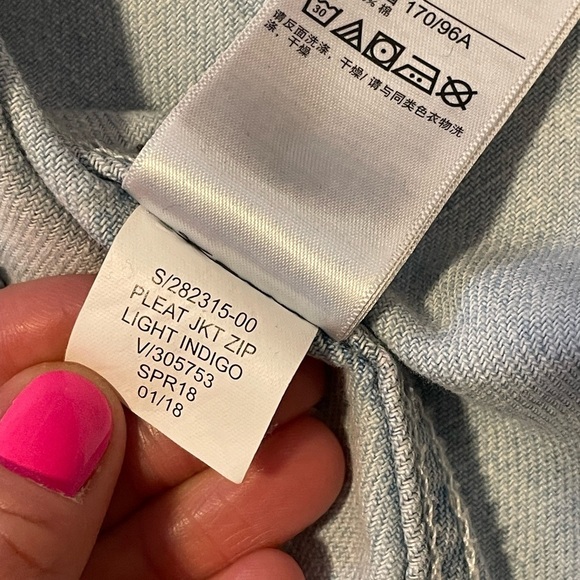 GAP Women's Light Blue Denim Jacket - Picture 9 of 13